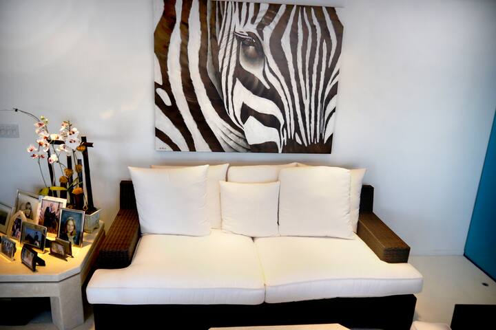 Malibu Oceanfront Luxury 2 Bedroom Penthouse. gallery image 3