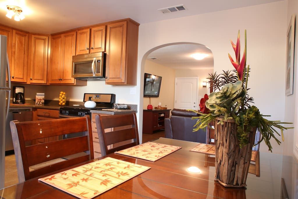 Dining Area seats six