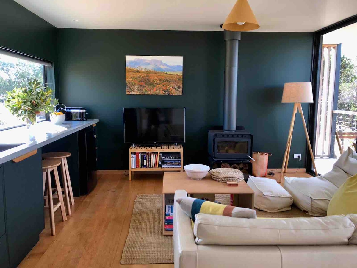 Top Airbnb: Beachfront Studio on Great Oyster Bay in Glamorgan Spring Bay