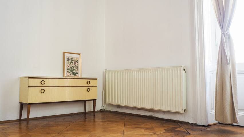 Spacious City Center Apartment gallery image 2