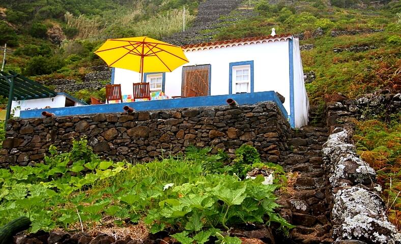 Relax in the Fajãzinha's House