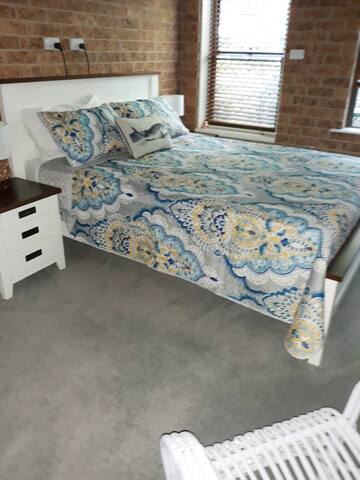 Rosewood on Thompson