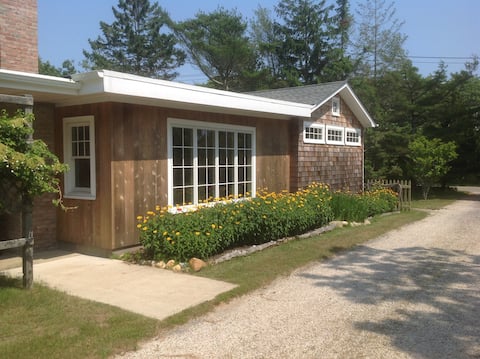 Classic Amagansett  Cottage