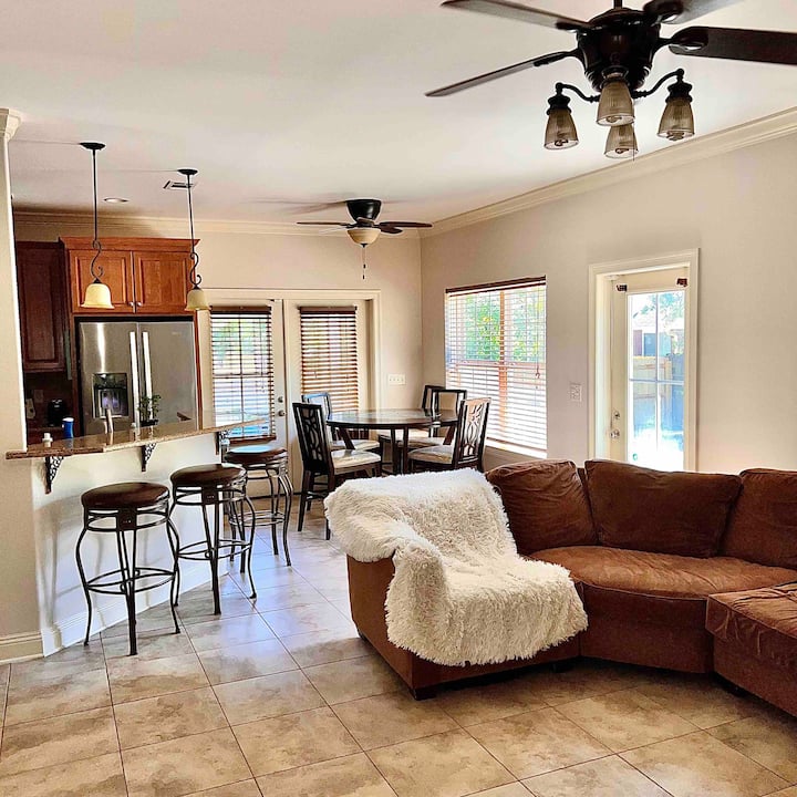 2mi To Beach! Bay Access Just One Block Away! - Navarre, FL