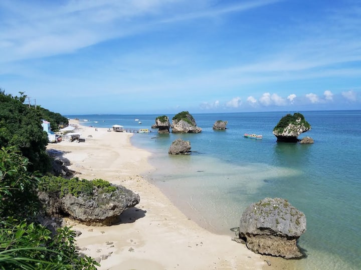 The ocean right in front of you!Daily Ocean View!!About 200 meters to the beach!Quiet and relaxing ~!