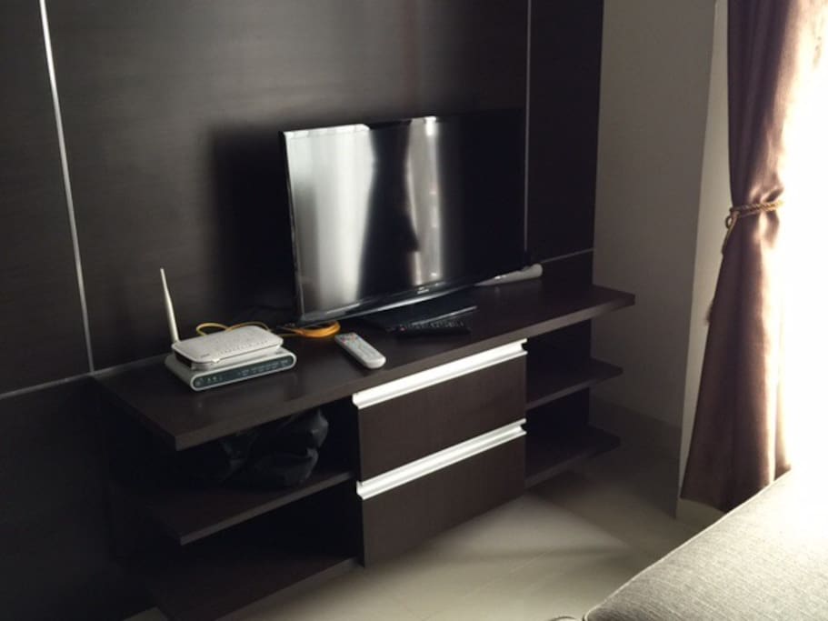 Wifi and TV Set with all Premium Channel and IPTV Featurea
