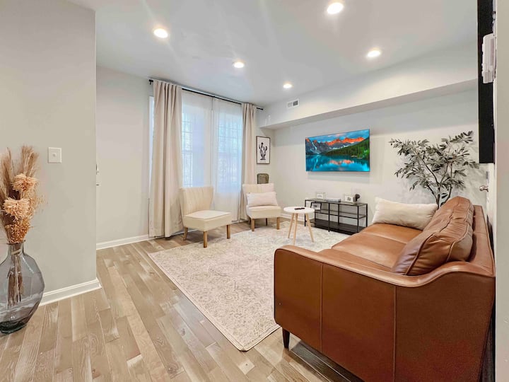Lovely 1bd W/ Den Pet Friendly