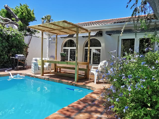 Poolside Garden Cottage with adjacent bachelor apt gallery image 3