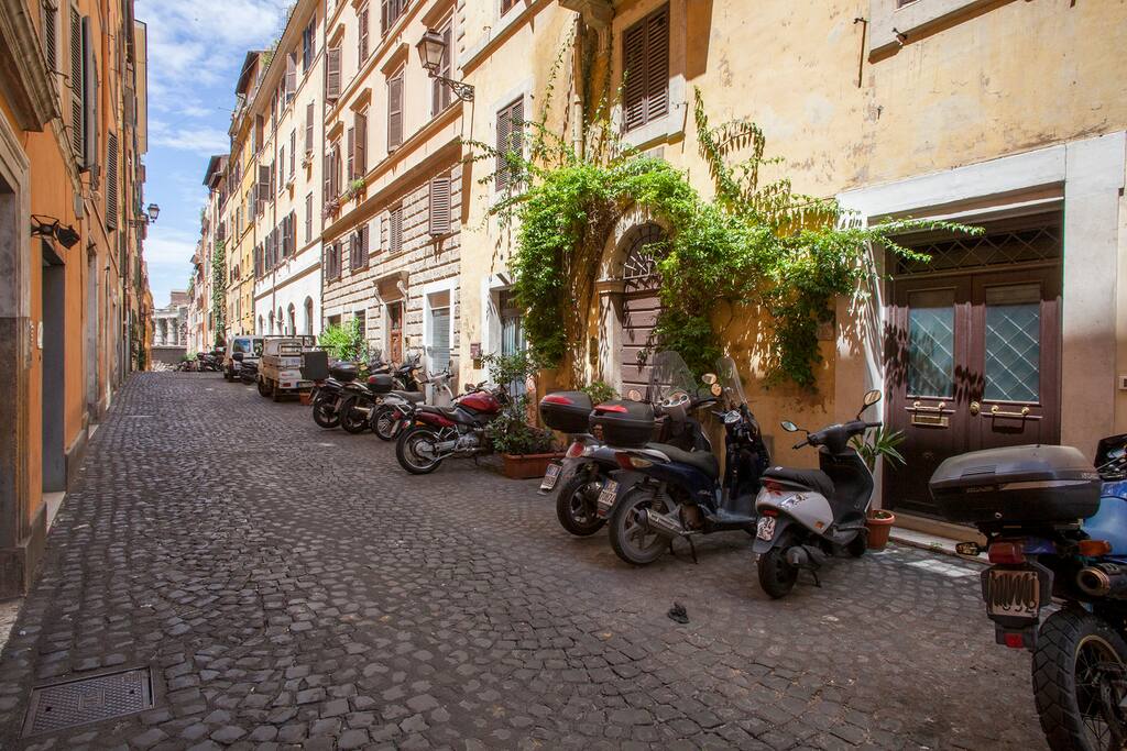 The street in Foro Augusto