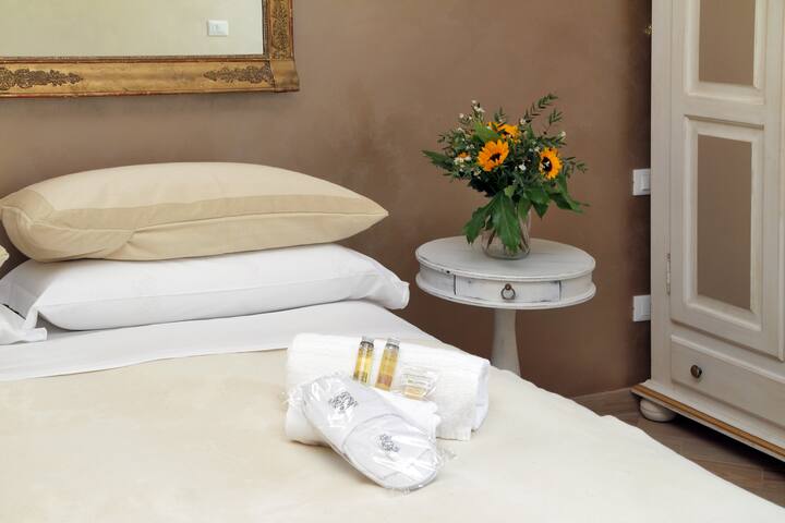 Colosseo Studios Luxury Apartment Rome gallery image 4