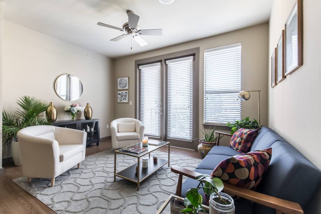Relax in the the living room or get some fresh air in my balcony. I have lots of live plants to bring the outside indoors!
