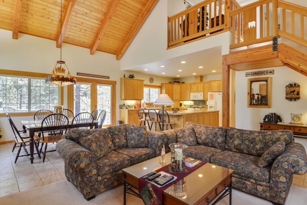 Couch,Furniture,Chair,Indoors,Room