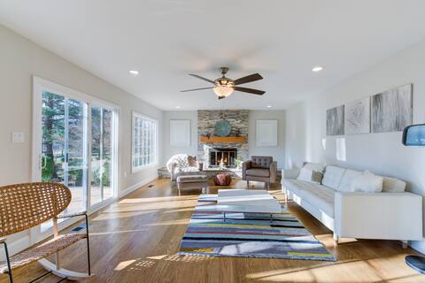 Sunset Point 4 Bedroom Home by D&R canal