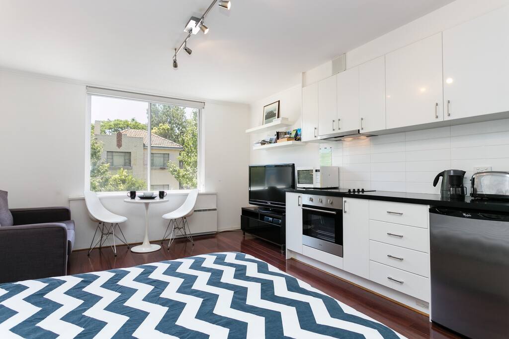 Light and Bright: Modern sleek studio apartment with TV queen bed, nice view, comfortable couch and modern kitchen