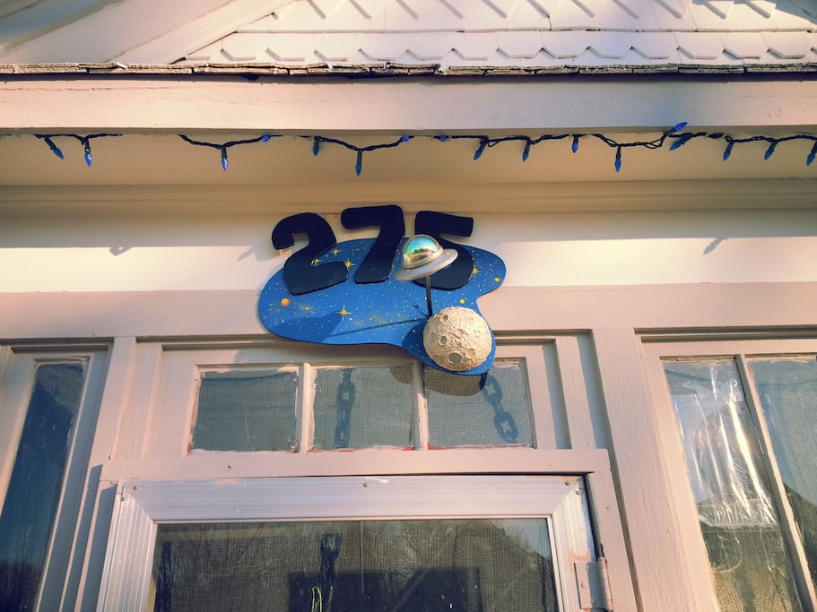 From the unique, handmade number sign complete with flying saucer...
