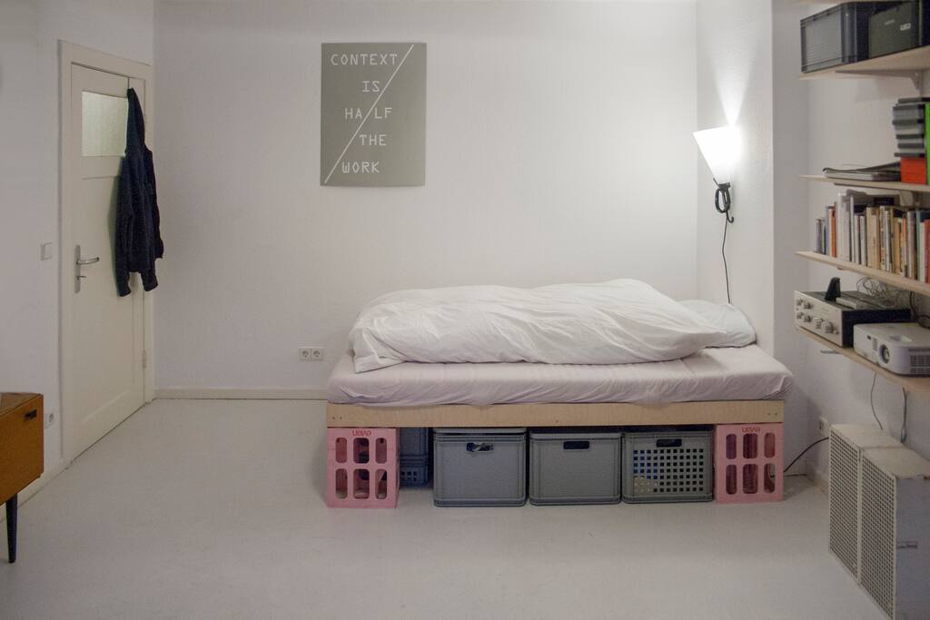 Wohnzimmer mit Bett