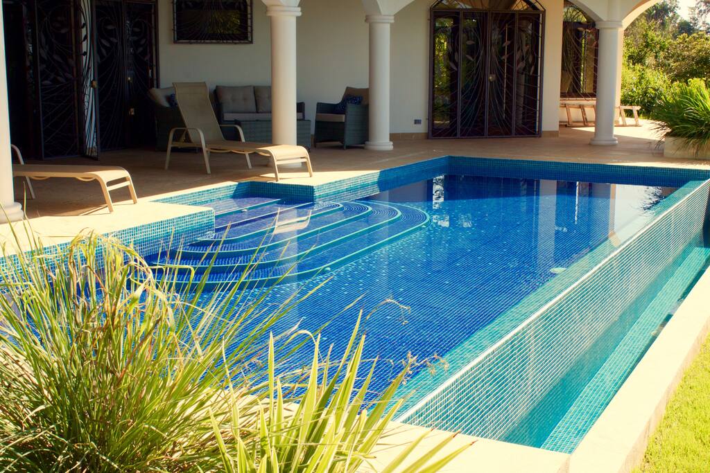 Infinity pool in the day time.