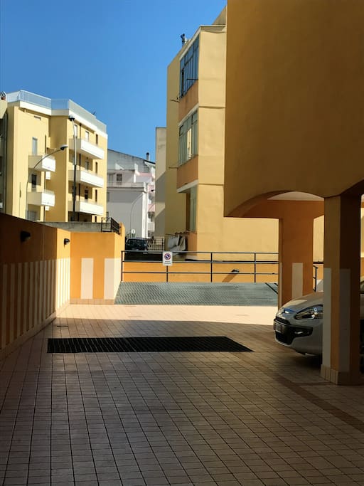 Posto auto interno al condominio