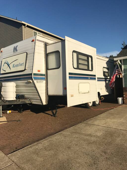 27' Komfort Camp Trailer