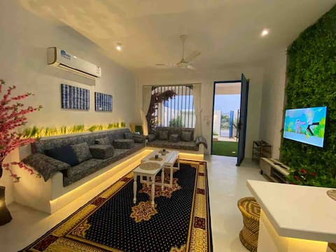 Delightful Santorini 6-bedroom Villa, Farm view