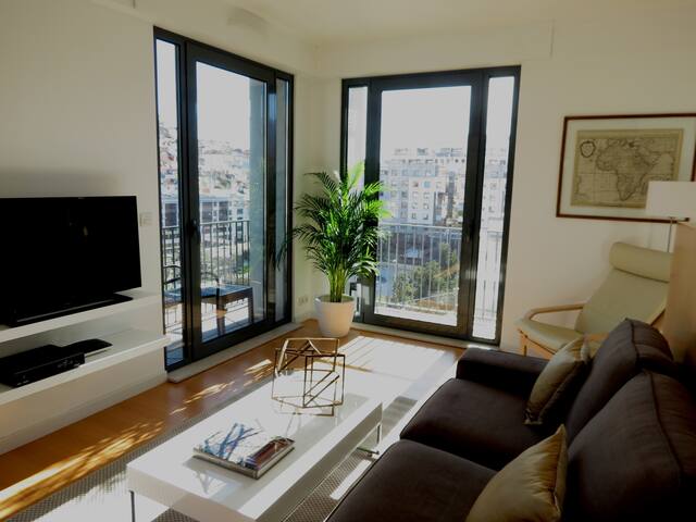 Rooftop w/ Amazing Castle View gallery image 4