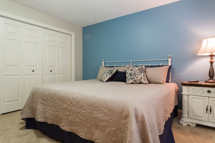 Master Suite - King Bed, Private Bath w/Garage!!