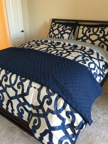 Master Bedroom & Bath with View, close to Laguna