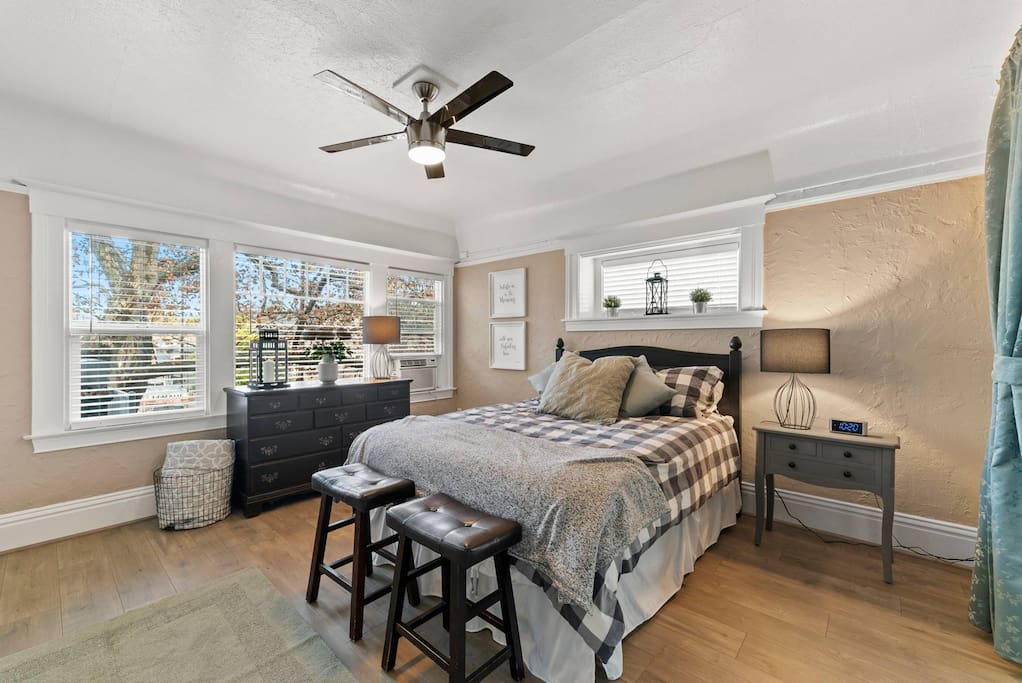 Bedroom 1 with Queen Size Bed