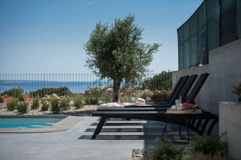 Shepherd's Residence-White Sheep house-heated pool