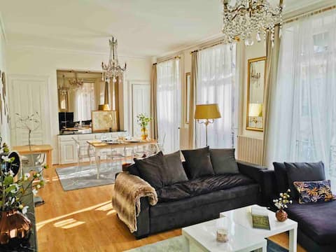 Apartment in the heart of the city center with parking