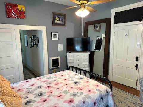 Small studio (#3) in the heart of SOMA!