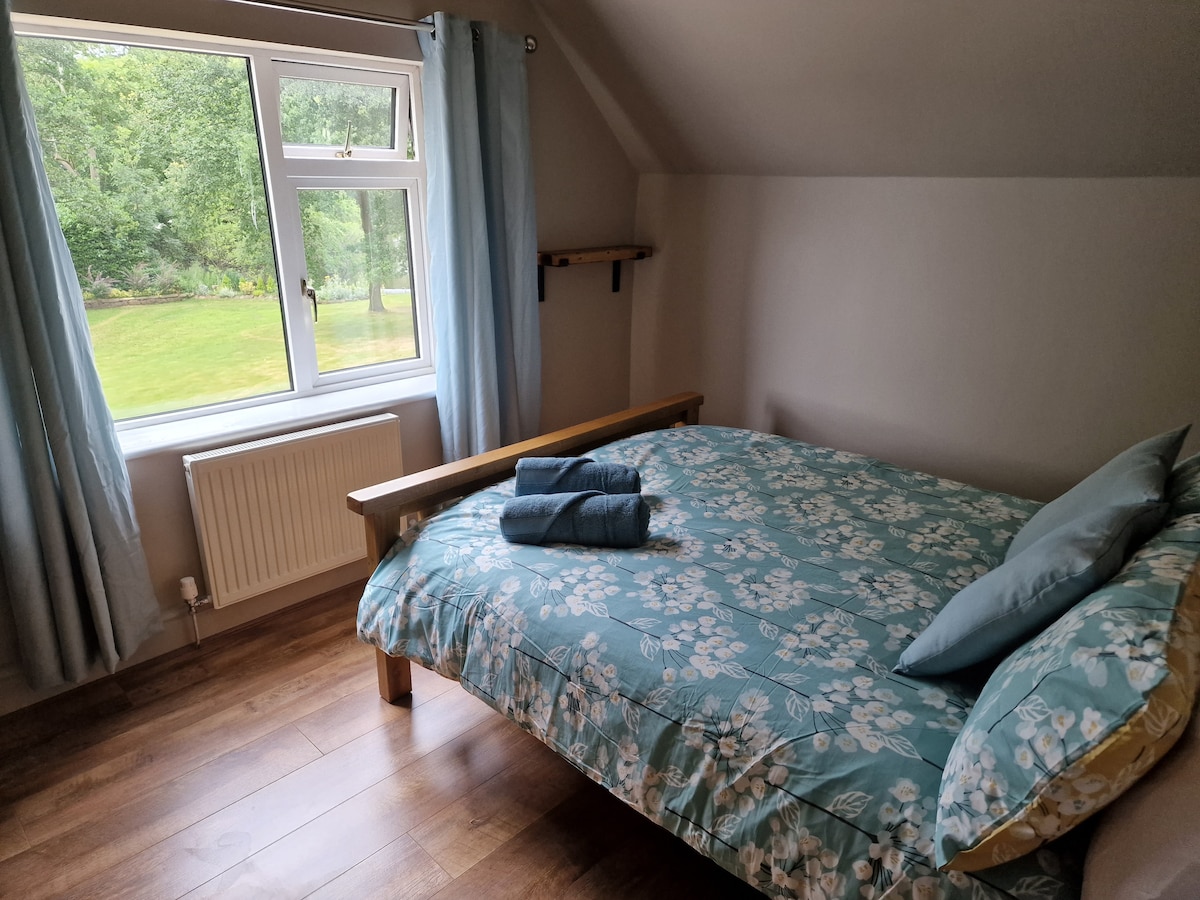 2 Bedroom Cottage at Oakmere — Cheshire holiday cottage photo 10
