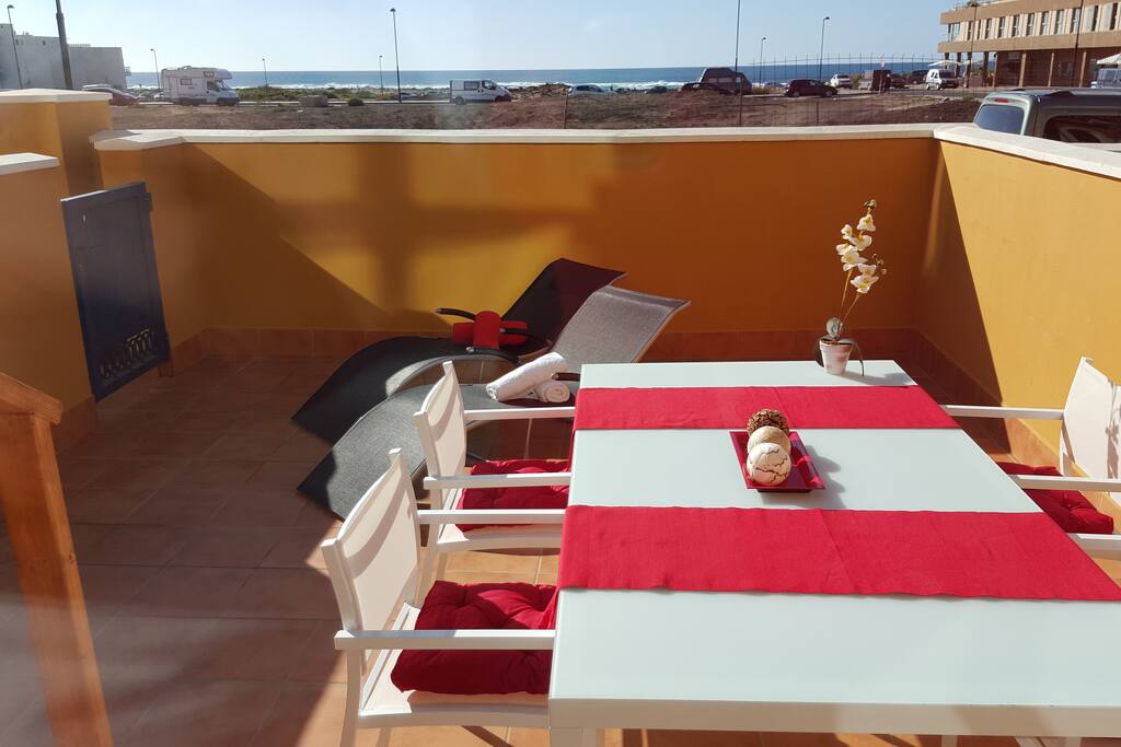 TERRAZA VISTAS AL MAR