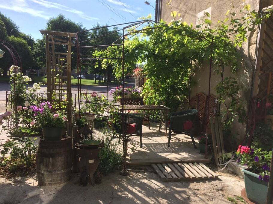 Terrasse devant la maison