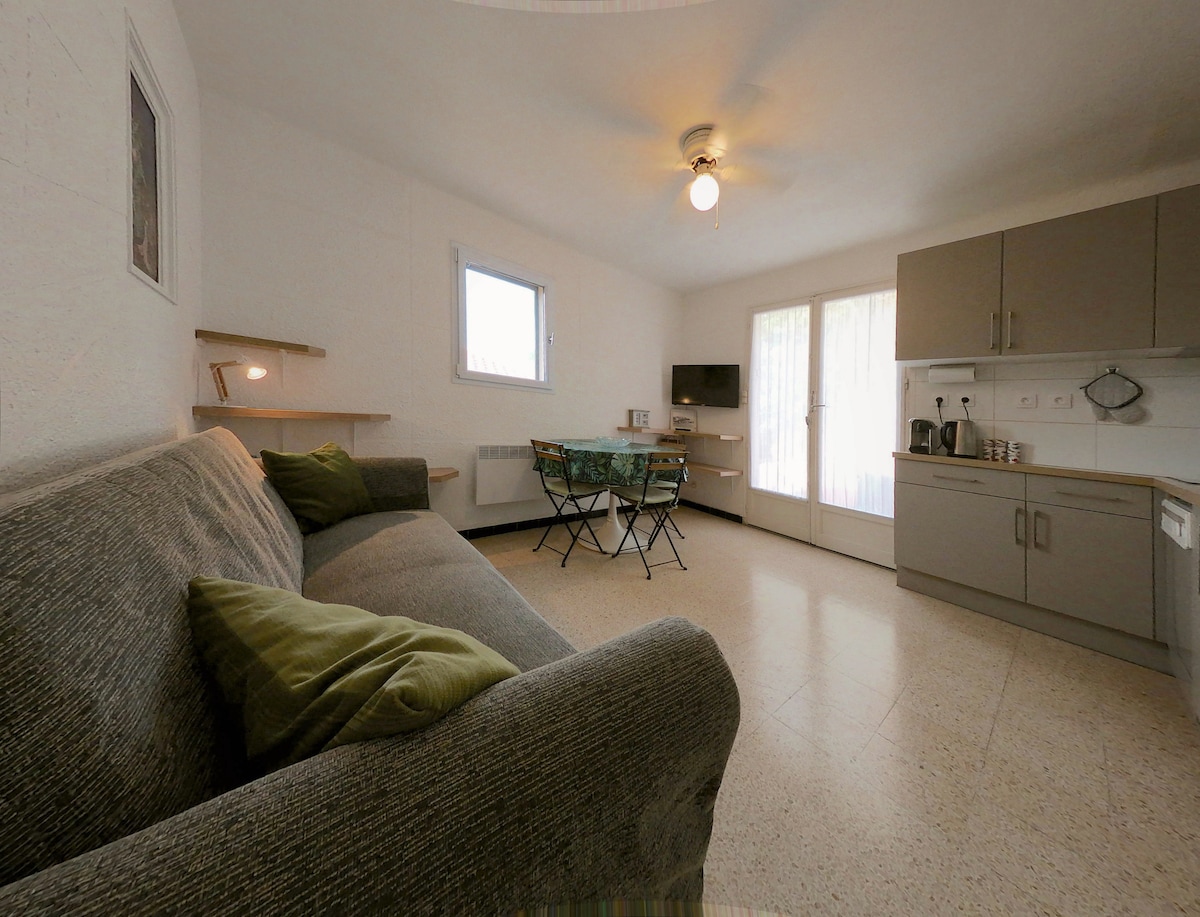Top Airbnb: Small family summer house with large terrace in Banyuls Sur Mer