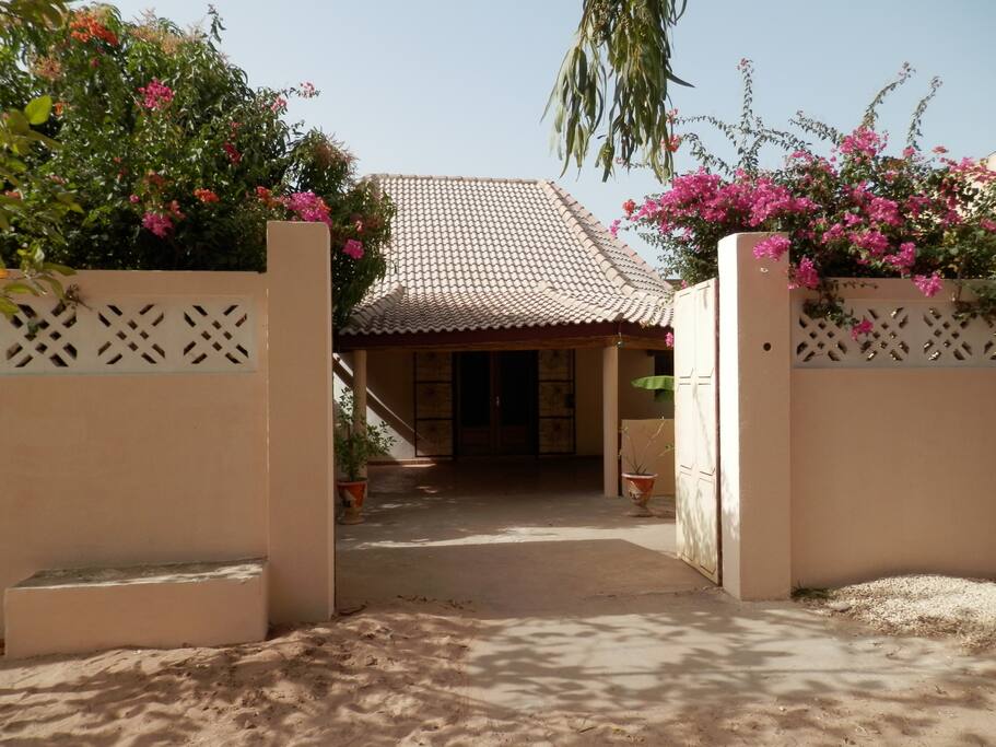 la tranquillité et sa terrasse ombragée.
