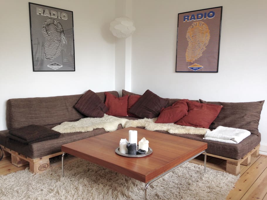 Living-room, with availability for an extra place to sleep.