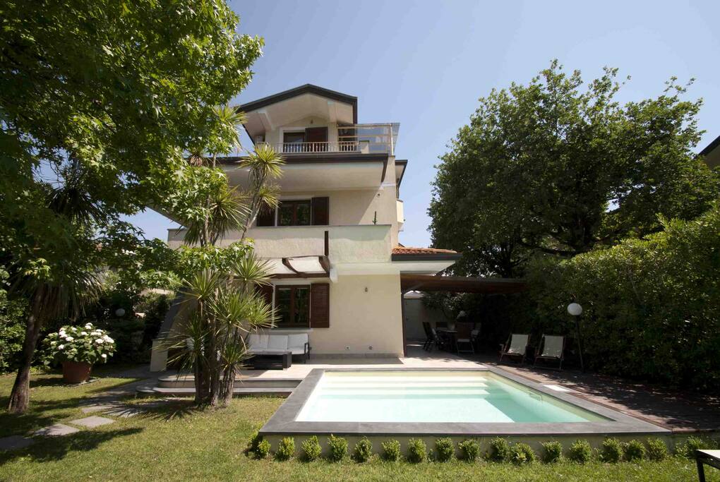 Villa Bianca - Pool and Garden