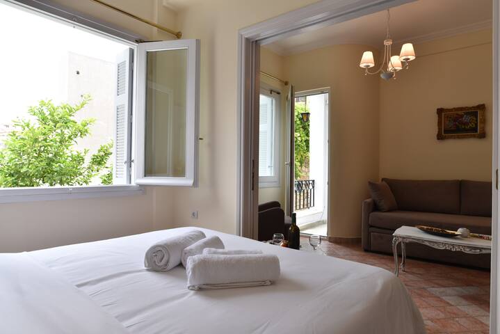 ACRO&POLIS “HERMES” Apt in the Heart of Athens gallery image 3