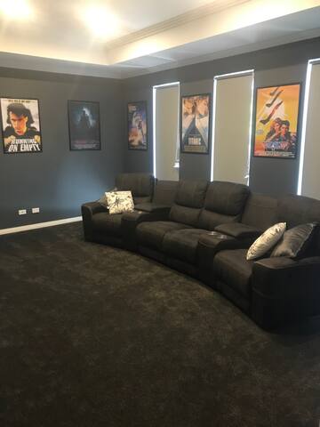 LUXURY 2 STORY CANAL PARADISE WITH PRIVATE JETTY gallery image 5