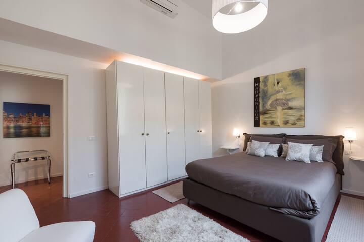 Old Bridge, Historical & Chic apt gallery image 5