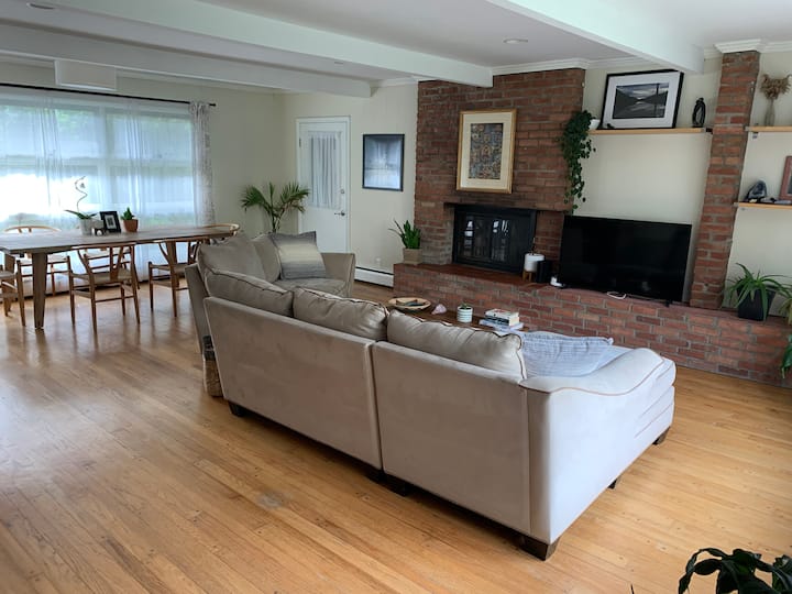 Sunny And Peaceful Downtown 2bedroom/2bathroom - Ithaca, NY