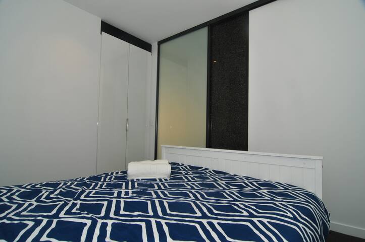 Sanitised* great view! CBD 2 bed apt free carpark gallery image 5