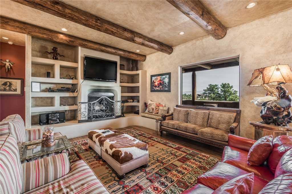 Gather in the well-appointed living room for movie night! - Pop a few bowls of popcorn, put a movie in, and settle into our overs