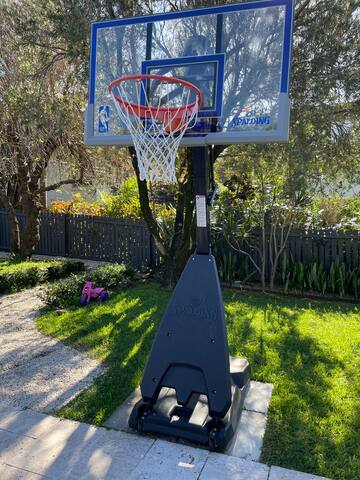 5mins from Manly, pool, & views! gallery image 4