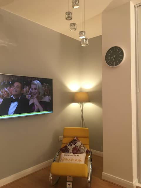 Top Airbnb: Penthouse View, Central location & Free parking in Liverpool
