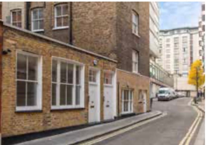 Park Lane,Mayfair. New Ultra Modern Spacious House gallery image 2