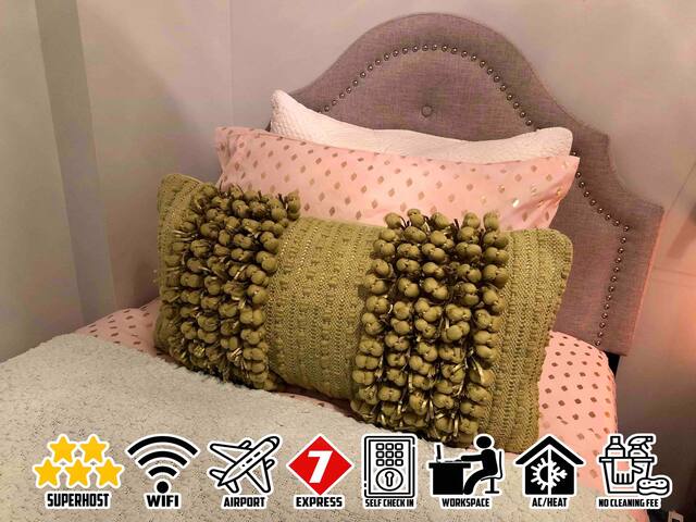 Sun Room in Family Home by LaGuardia Airport LGA