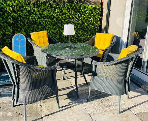 Excellent location in D4. Large 4 bed & garden gallery image 5