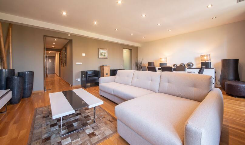 Paseo de Gracia Suite 1, modern, spacious and cozy gallery image 4